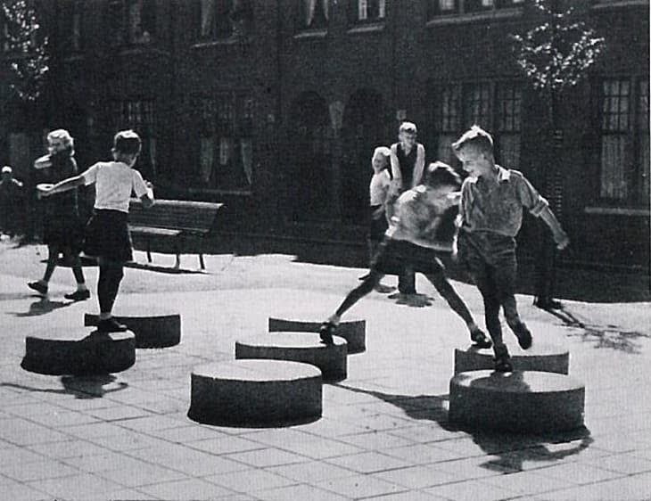 Oyun Alanı Olarak Kent: 23 Nisan ve Çocukların Mekânsal Egemenliği gallery image 3